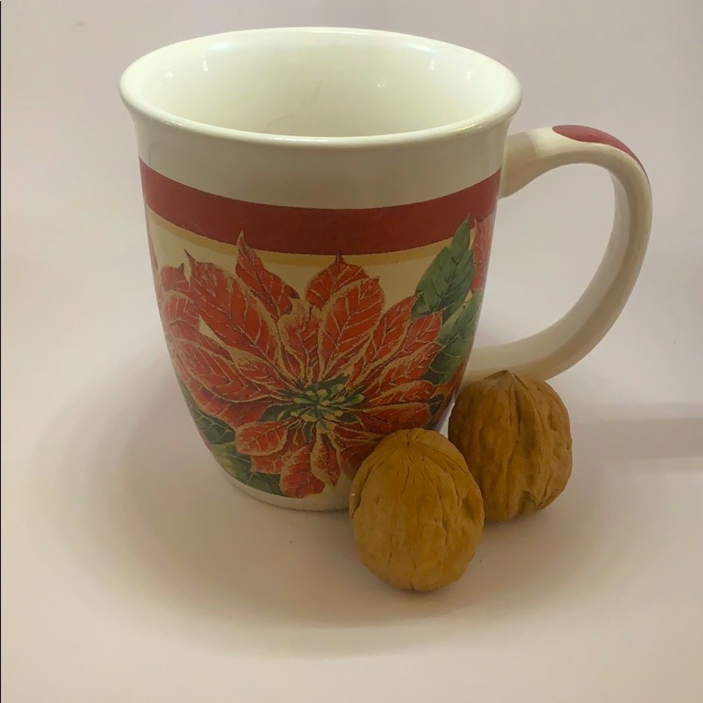 Royal Norfolk 12 oz. Poinsettia Mug